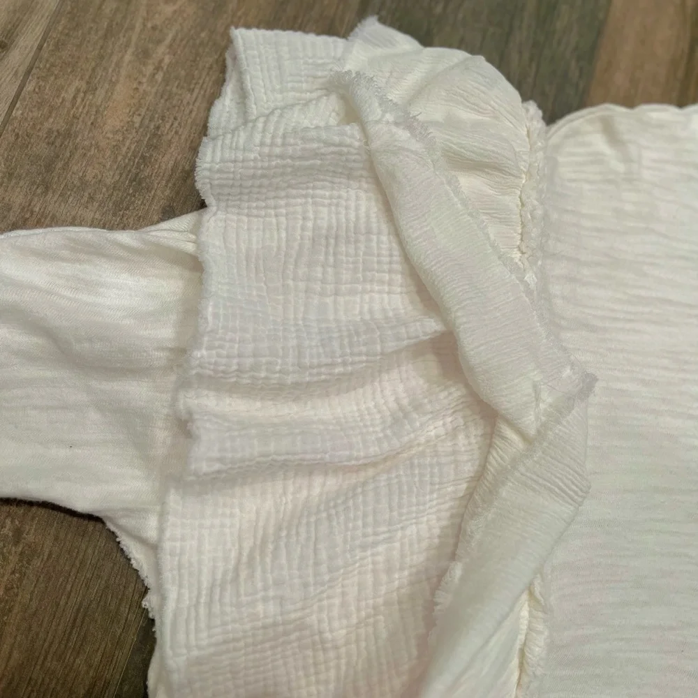 Free People We The Free White Long Sleeve Pullover Raw Seams Waffle Ruffle Med. - Picture 3 of 8